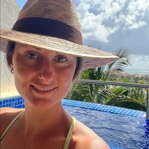 Meet your Posher, Loralie